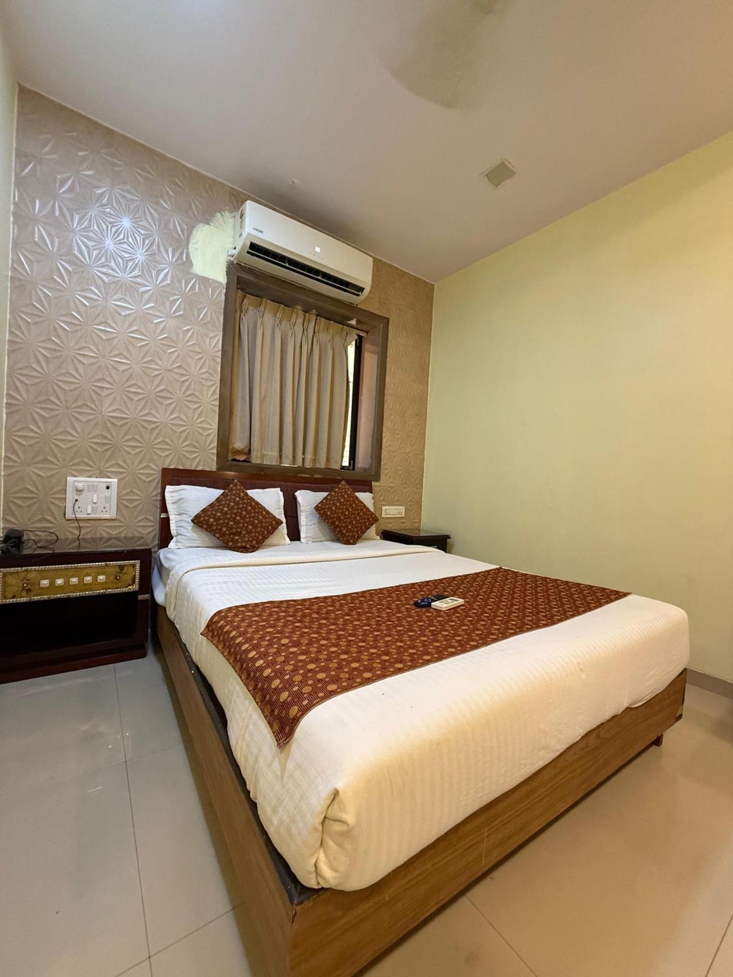 Hotel Gold Coast Mumbai Exterior photo